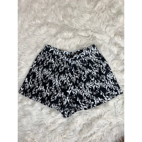 Plus Size 2XL Ann Taylor MicroPleat Shorts Resort Cruise Vacation Summer Beach - Picture 2 of 6